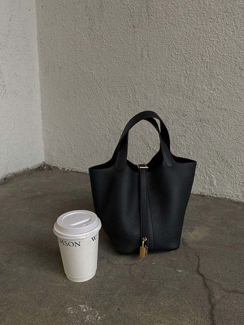 Xanthe Stilvolle Damen Handtasche mit Goldakzent