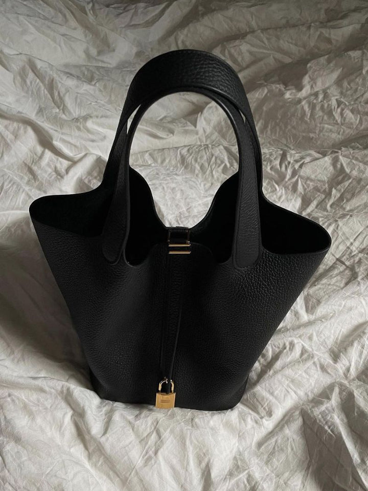 Xanthe Stilvolle Damen Handtasche mit Goldakzent
